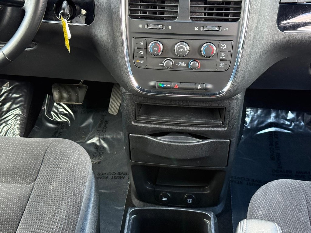 Dodge Grand Caravan Vehicle Full-screen Gallery Image 11