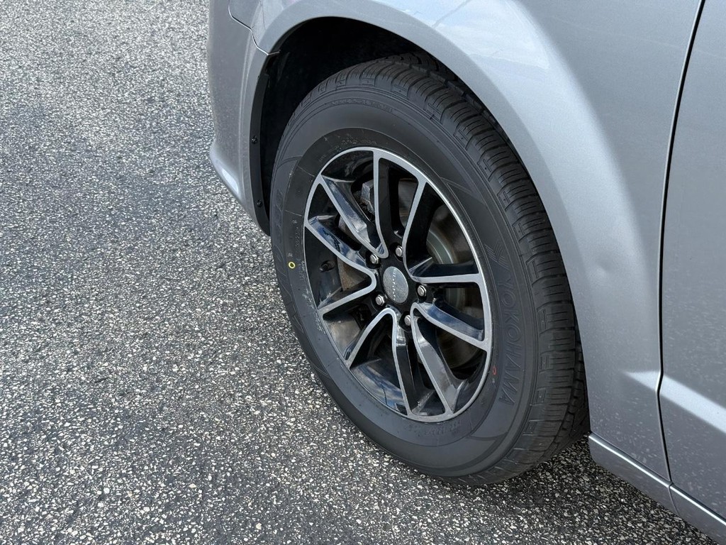 Dodge Grand Caravan Vehicle Full-screen Gallery Image 14