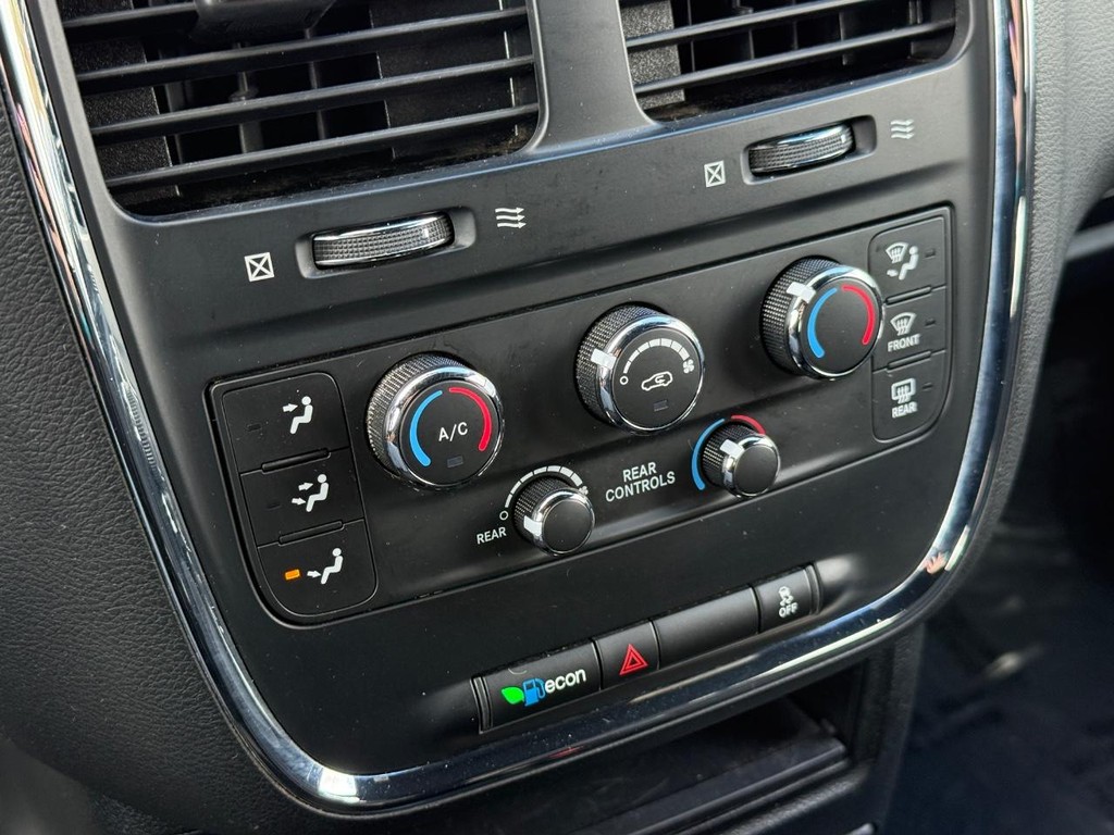 Dodge Grand Caravan Vehicle Full-screen Gallery Image 19