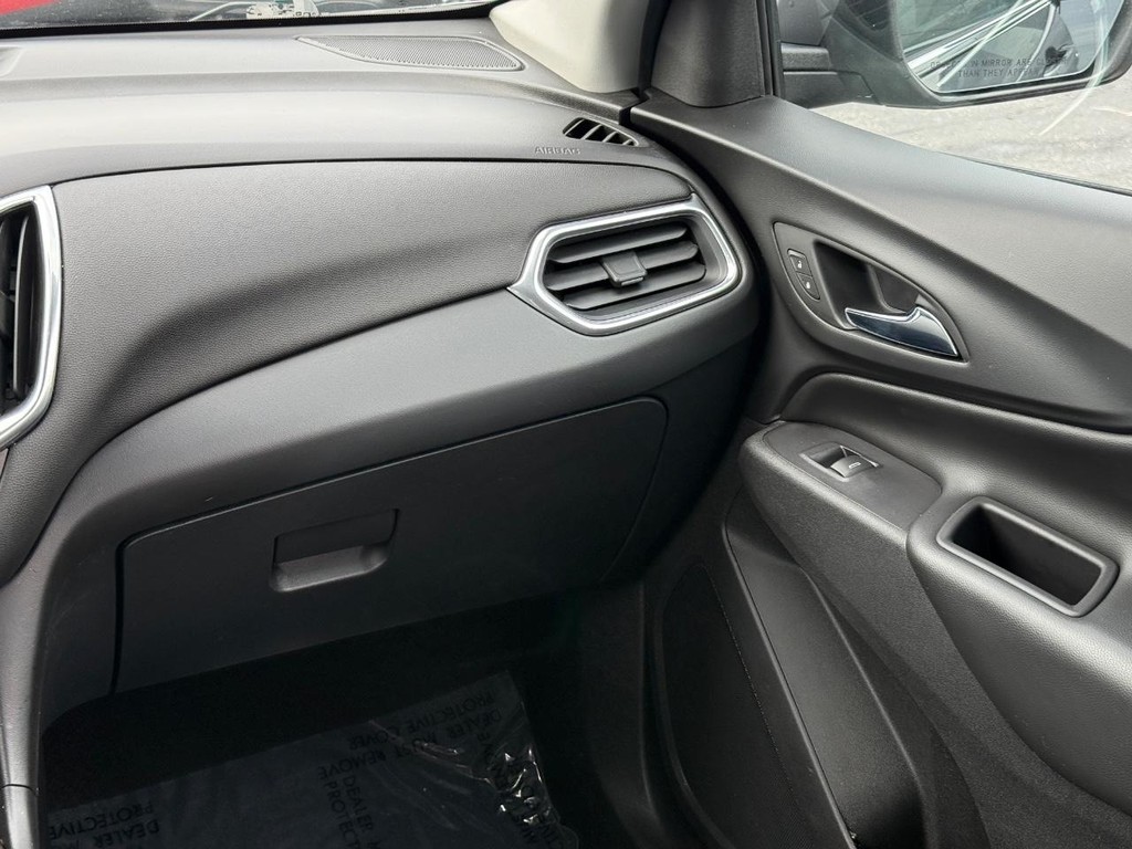 Chevrolet Equinox Vehicle Full-screen Gallery Image 12