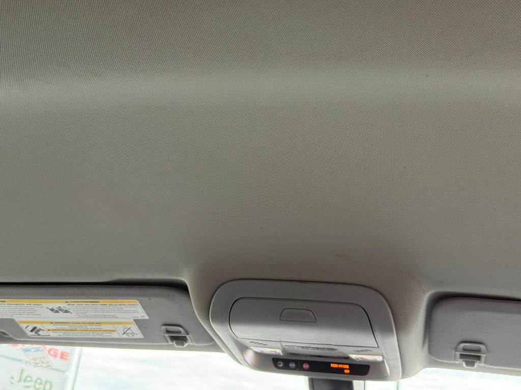 Chevrolet Equinox Vehicle Full-screen Gallery Image 13