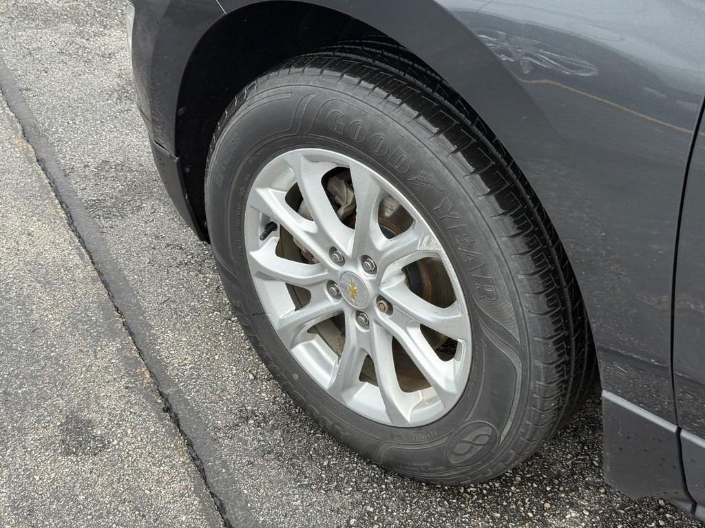 Chevrolet Equinox Vehicle Full-screen Gallery Image 14