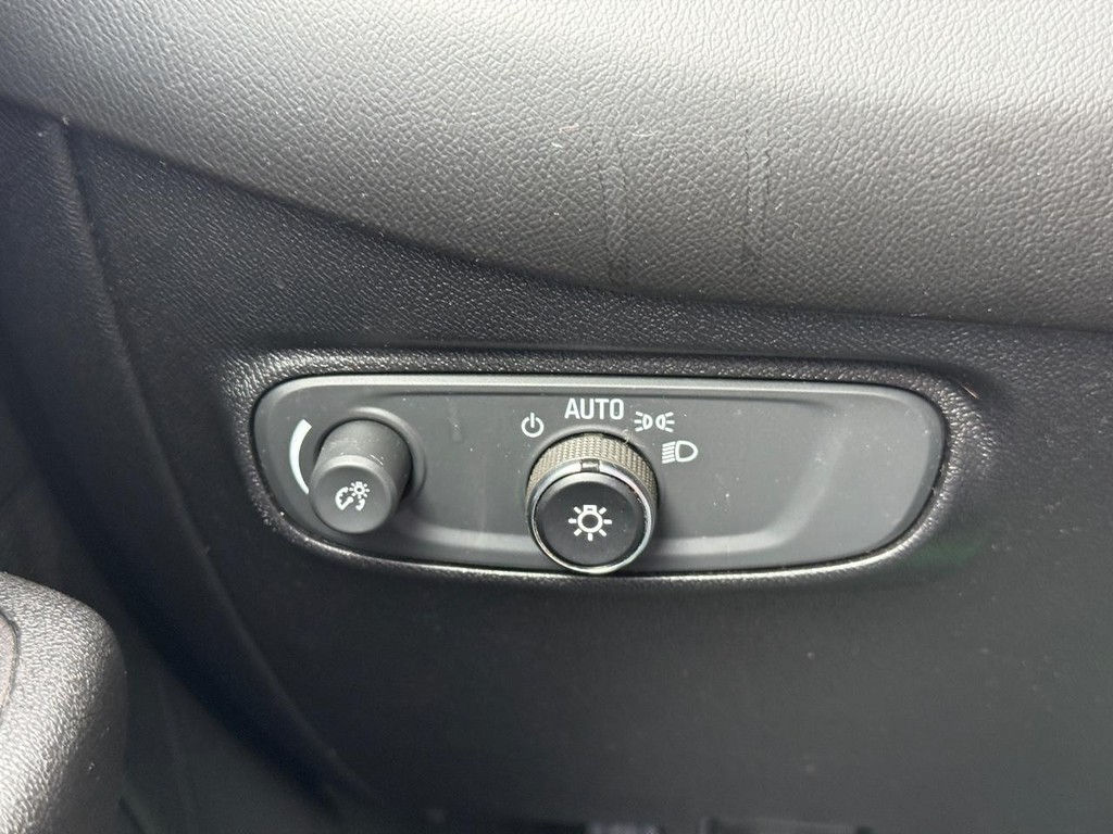 Chevrolet Equinox Vehicle Full-screen Gallery Image 21