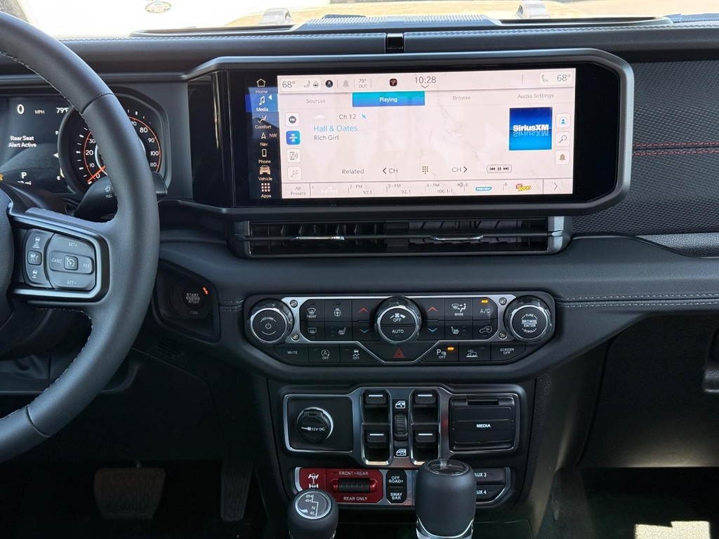 Jeep Gladiator Vehicle Full-screen Gallery Image 06