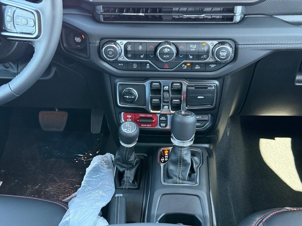 Jeep Gladiator Vehicle Full-screen Gallery Image 07
