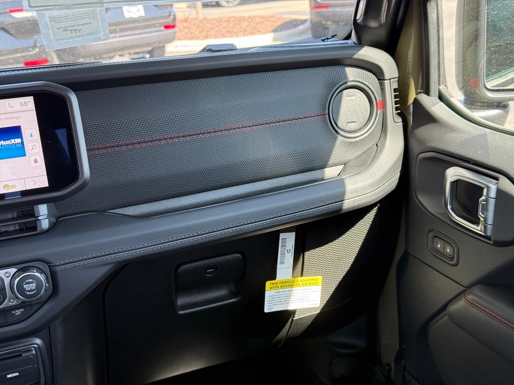 Jeep Gladiator Vehicle Full-screen Gallery Image 09