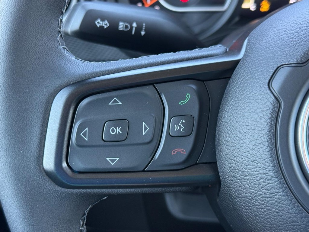 Jeep Gladiator Vehicle Full-screen Gallery Image 12
