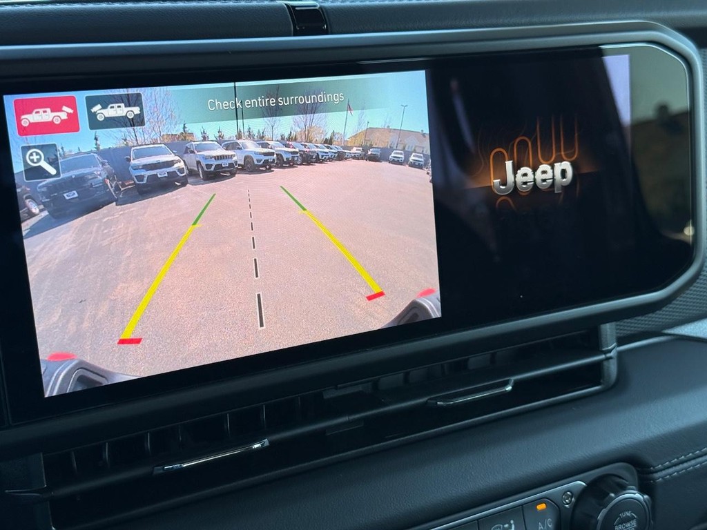 Jeep Gladiator Vehicle Full-screen Gallery Image 15