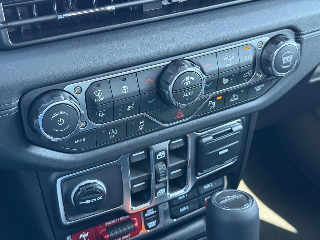 Jeep Gladiator Vehicle Full-screen Gallery Image 16