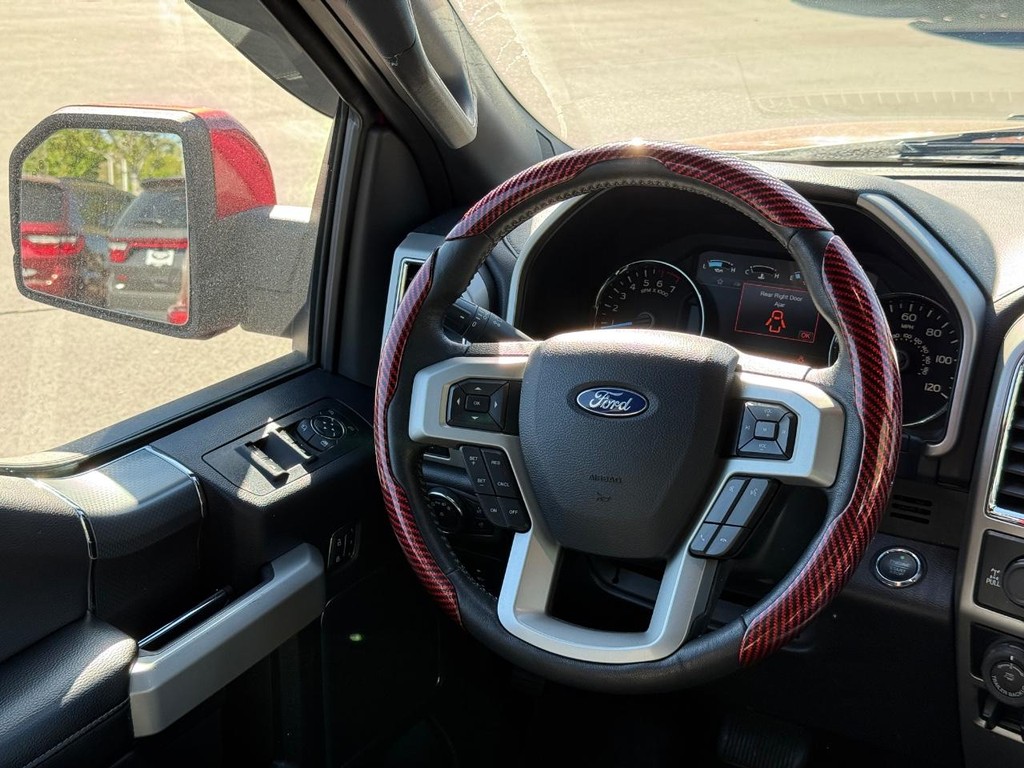 Ford F-150 Vehicle Full-screen Gallery Image 11