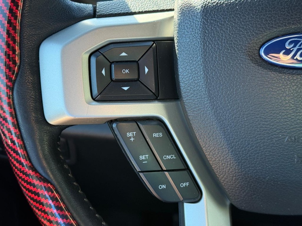 Ford F-150 Vehicle Full-screen Gallery Image 15