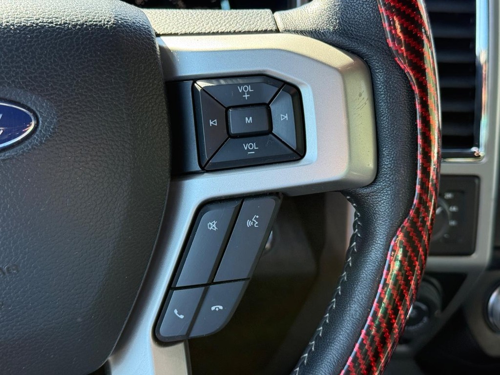 Ford F-150 Vehicle Full-screen Gallery Image 16