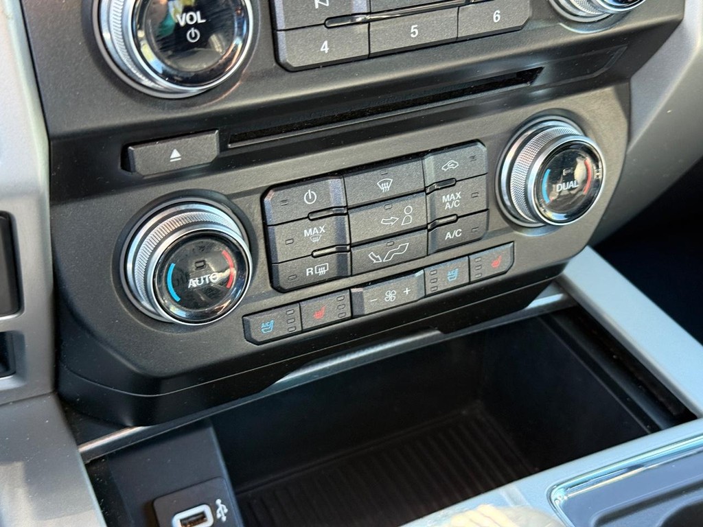 Ford F-150 Vehicle Full-screen Gallery Image 19