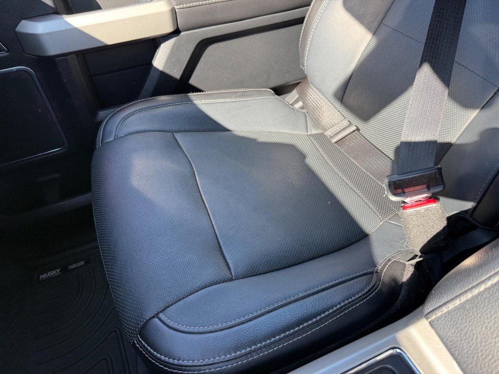 Ford F-150 Vehicle Full-screen Gallery Image 20