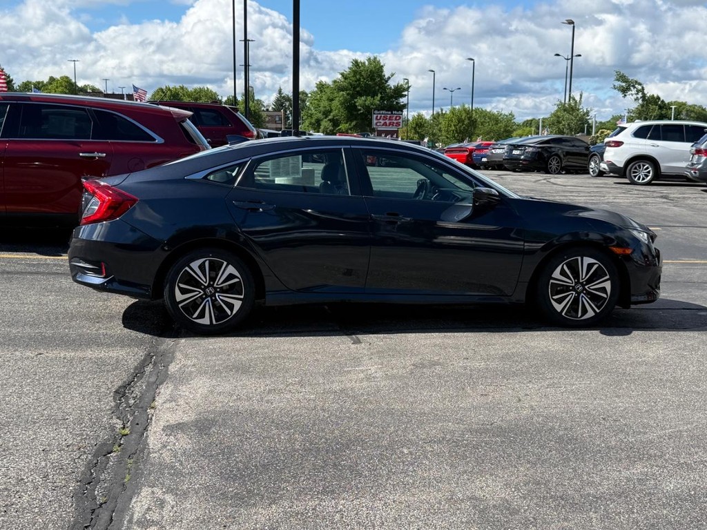 Honda Civic Sedan Vehicle Full-screen Gallery Image 02