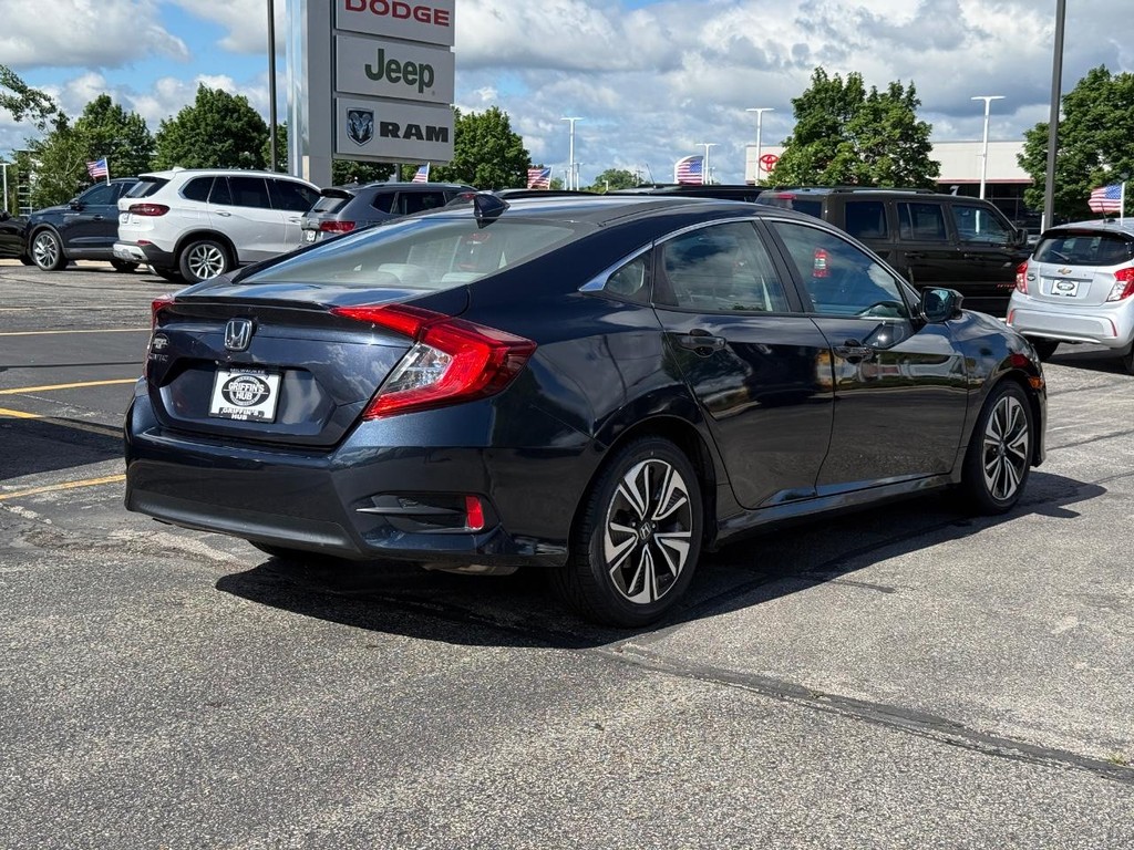 Honda Civic Sedan Vehicle Full-screen Gallery Image 03