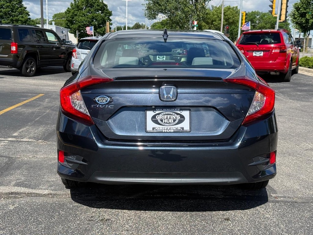 Honda Civic Sedan Vehicle Full-screen Gallery Image 04