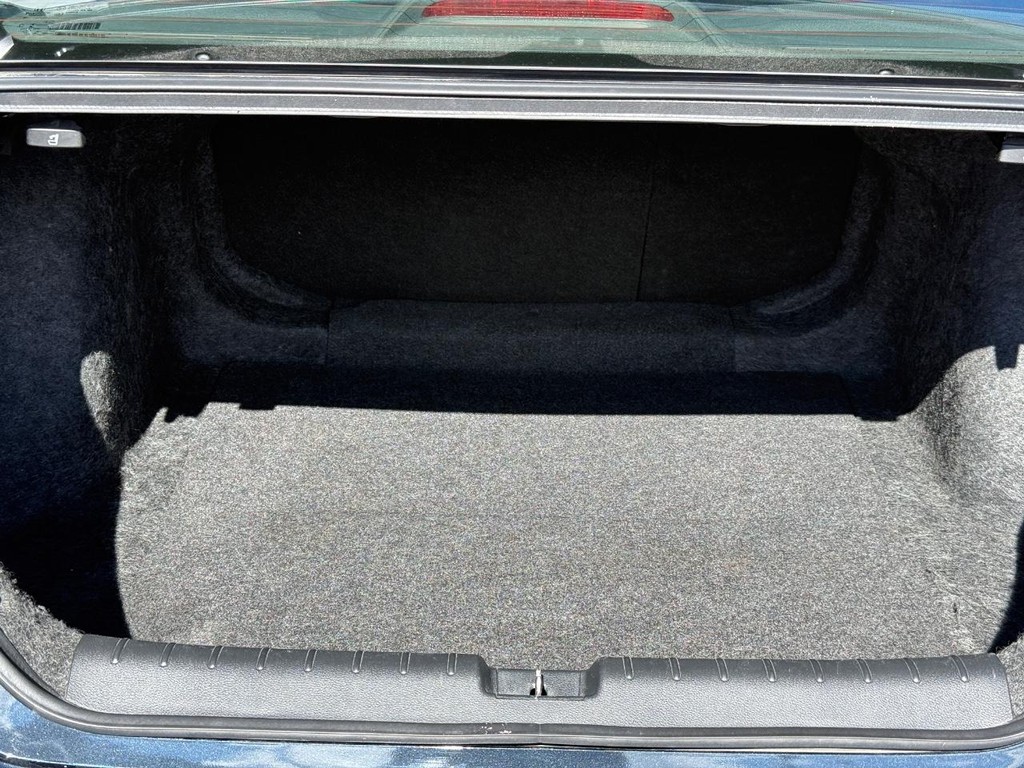 Honda Civic Sedan Vehicle Full-screen Gallery Image 05