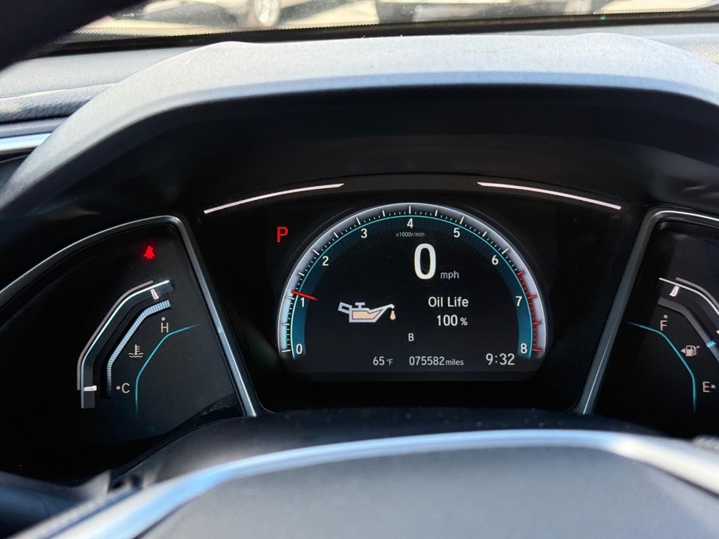 Honda Civic Sedan Vehicle Full-screen Gallery Image 16