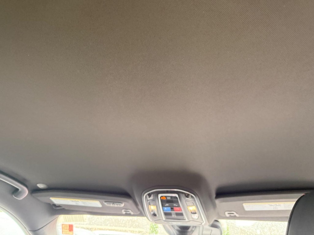 Dodge Charger Vehicle Full-screen Gallery Image 11
