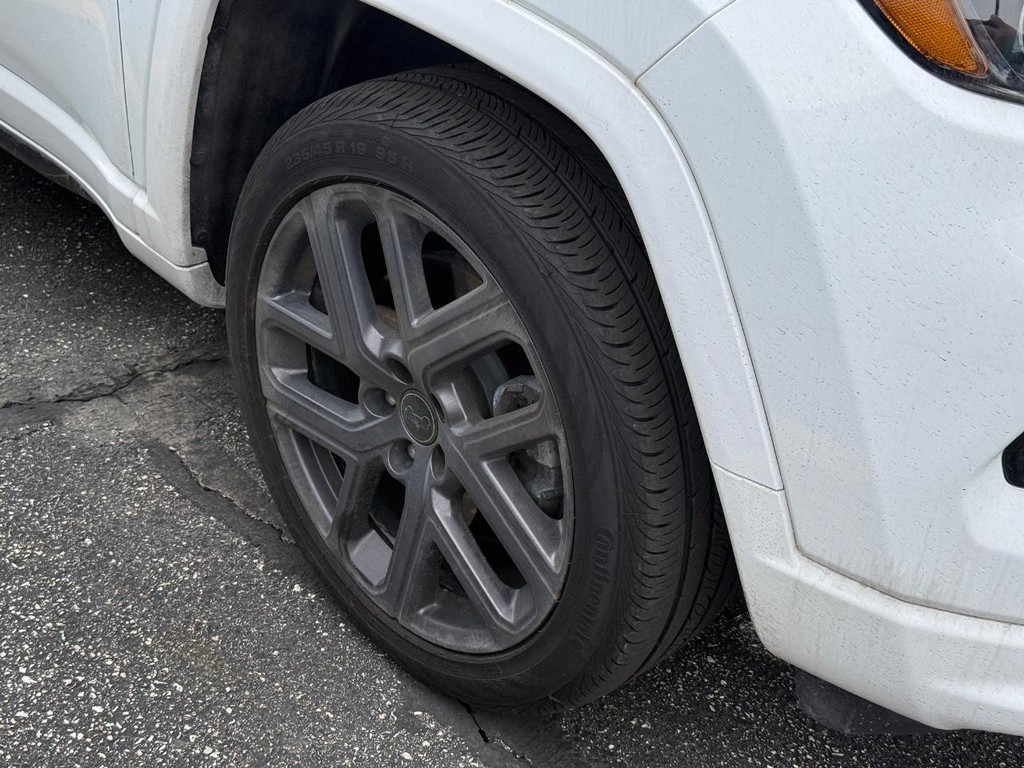 Jeep Compass Vehicle Full-screen Gallery Image 03