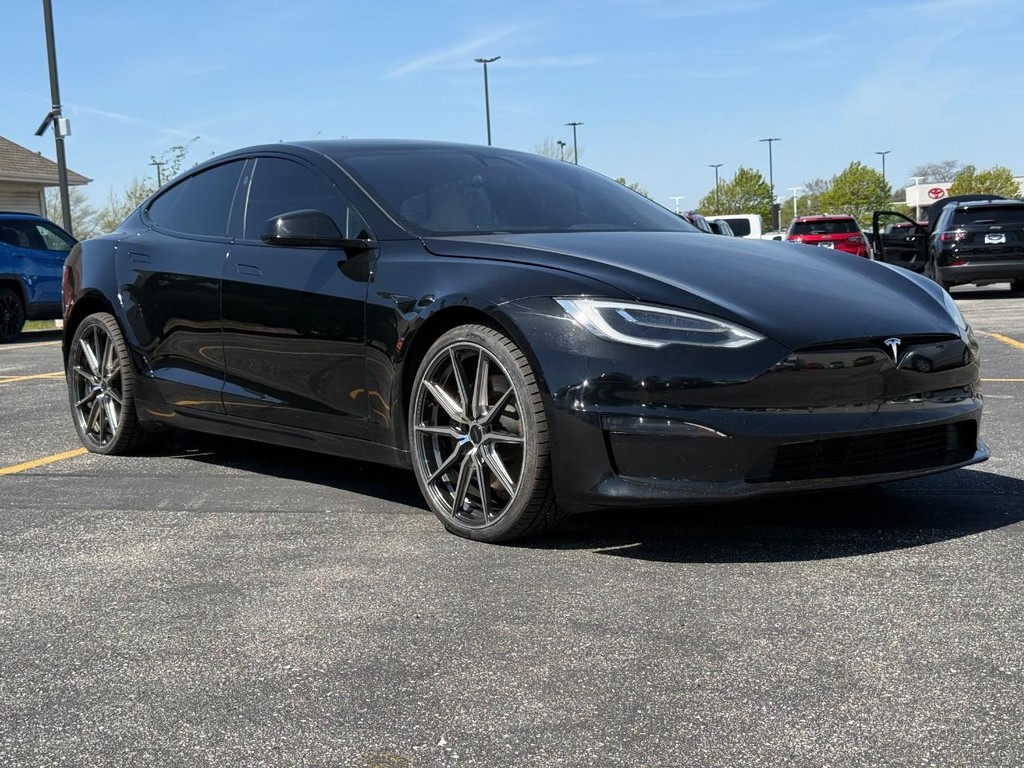 Tesla Model S Vehicle Full-screen Gallery Image 02