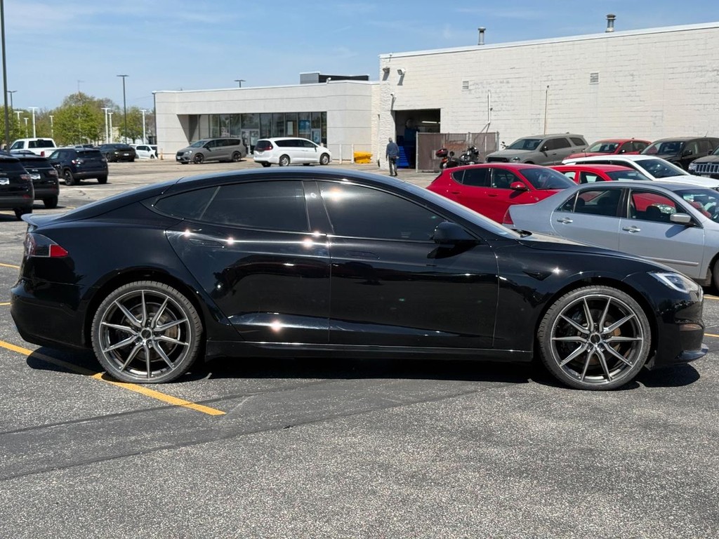 Tesla Model S Vehicle Full-screen Gallery Image 03