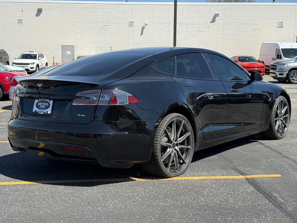 Tesla Model S Vehicle Full-screen Gallery Image 04