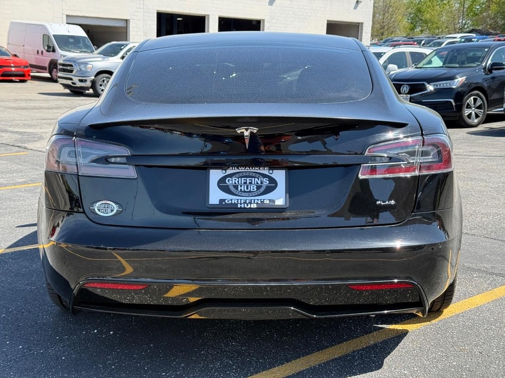 Tesla Model S Vehicle Full-screen Gallery Image 05