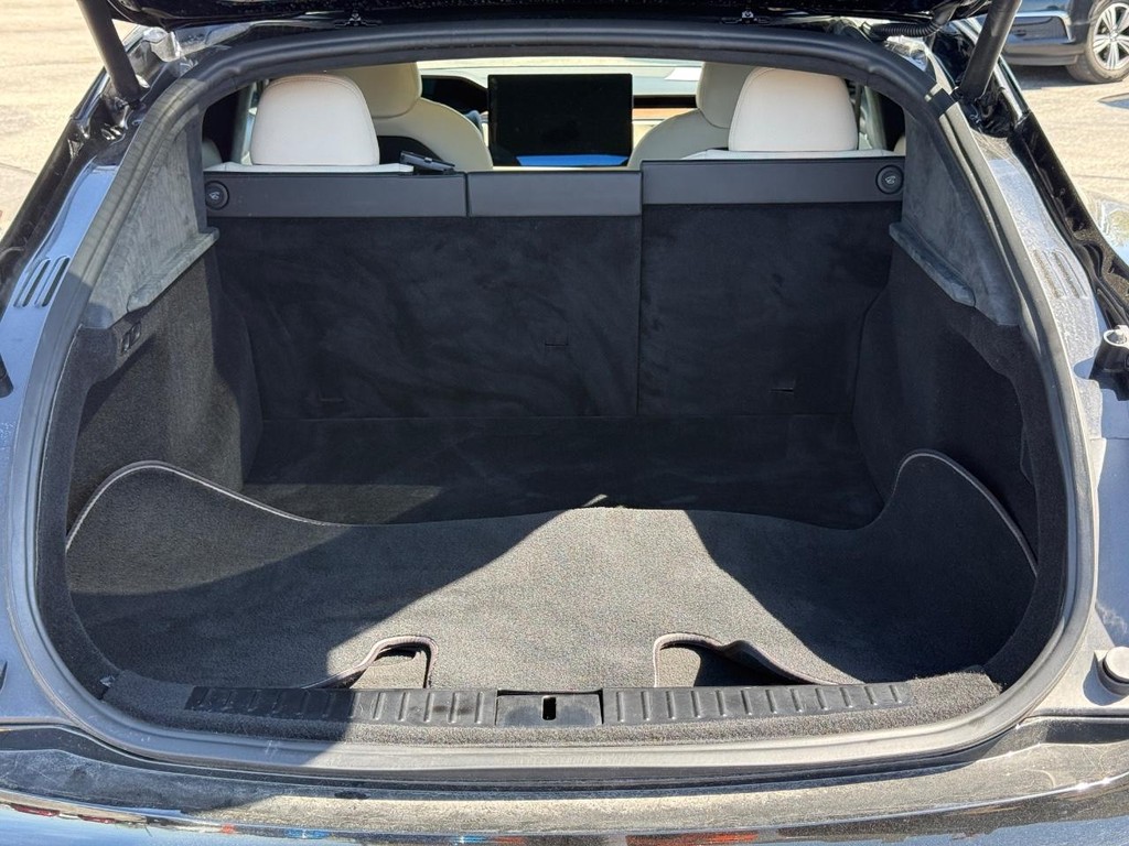 Tesla Model S Vehicle Full-screen Gallery Image 07
