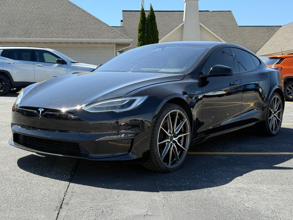 Tesla Model S Vehicle Full-screen Gallery Image 09