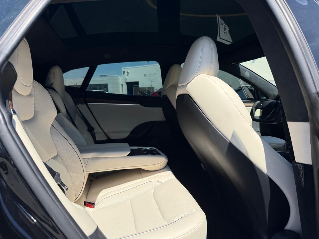 Tesla Model S Vehicle Full-screen Gallery Image 11