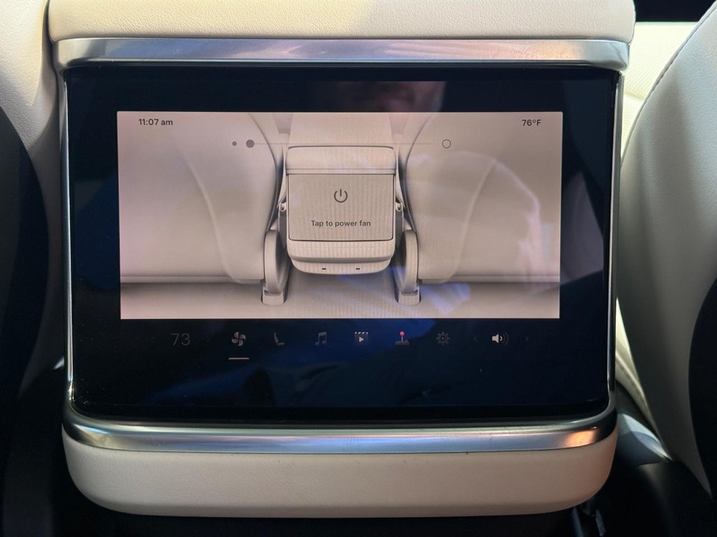 Tesla Model S Vehicle Full-screen Gallery Image 13