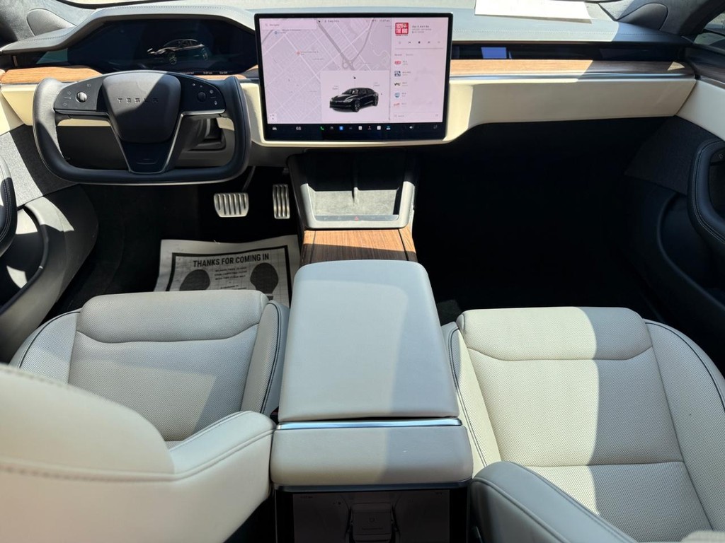 Tesla Model S Vehicle Full-screen Gallery Image 14