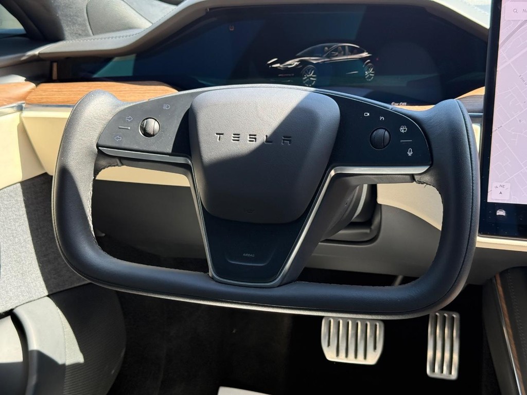 Tesla Model S Vehicle Full-screen Gallery Image 15