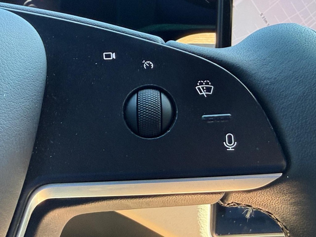 Tesla Model S Vehicle Full-screen Gallery Image 17