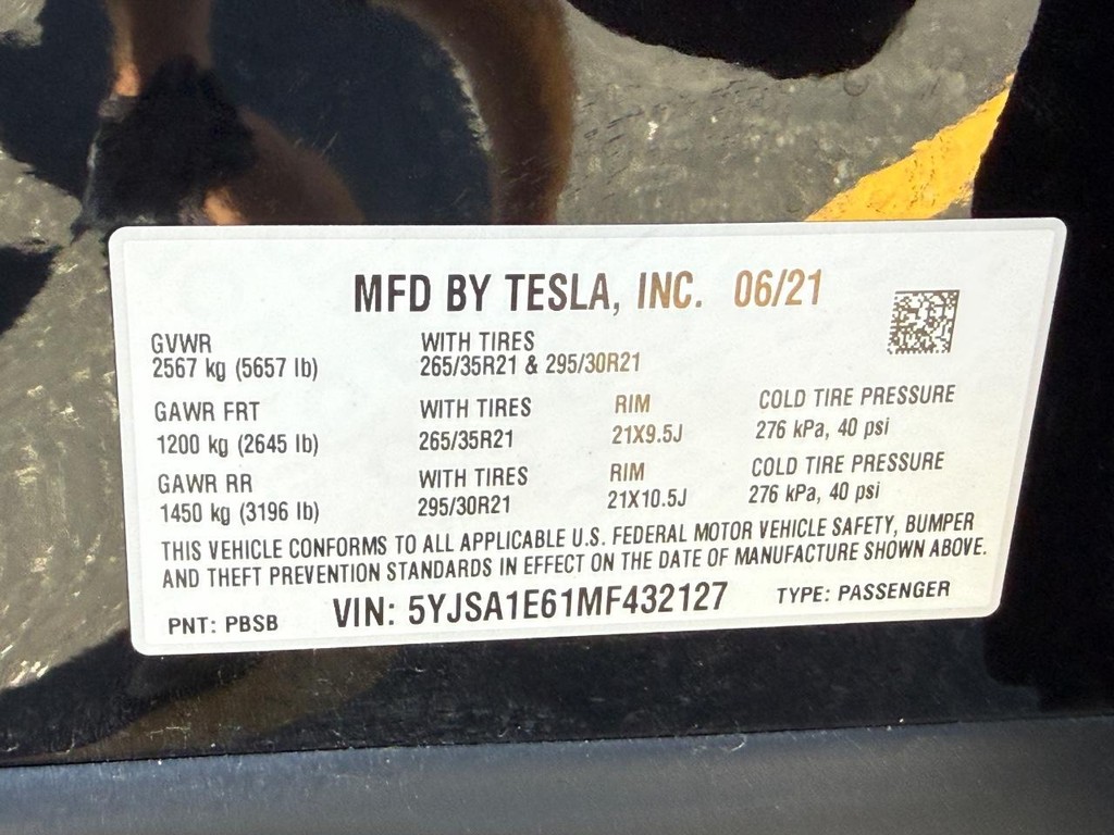 Tesla Model S Vehicle Full-screen Gallery Image 23