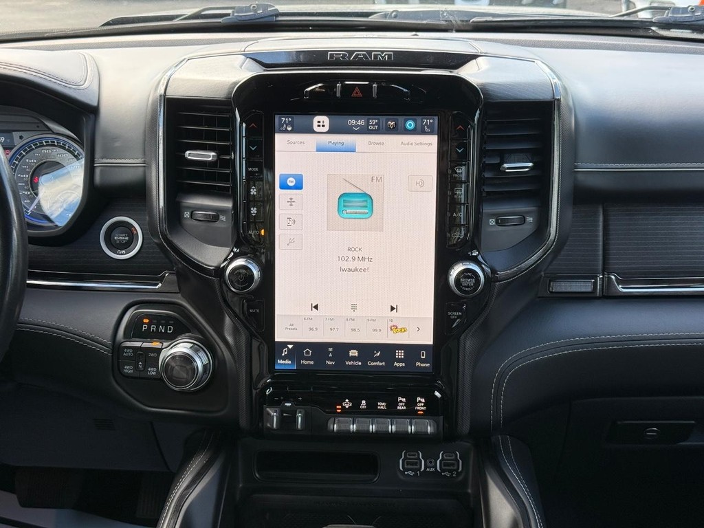 Ram 1500 Vehicle Full-screen Gallery Image 09