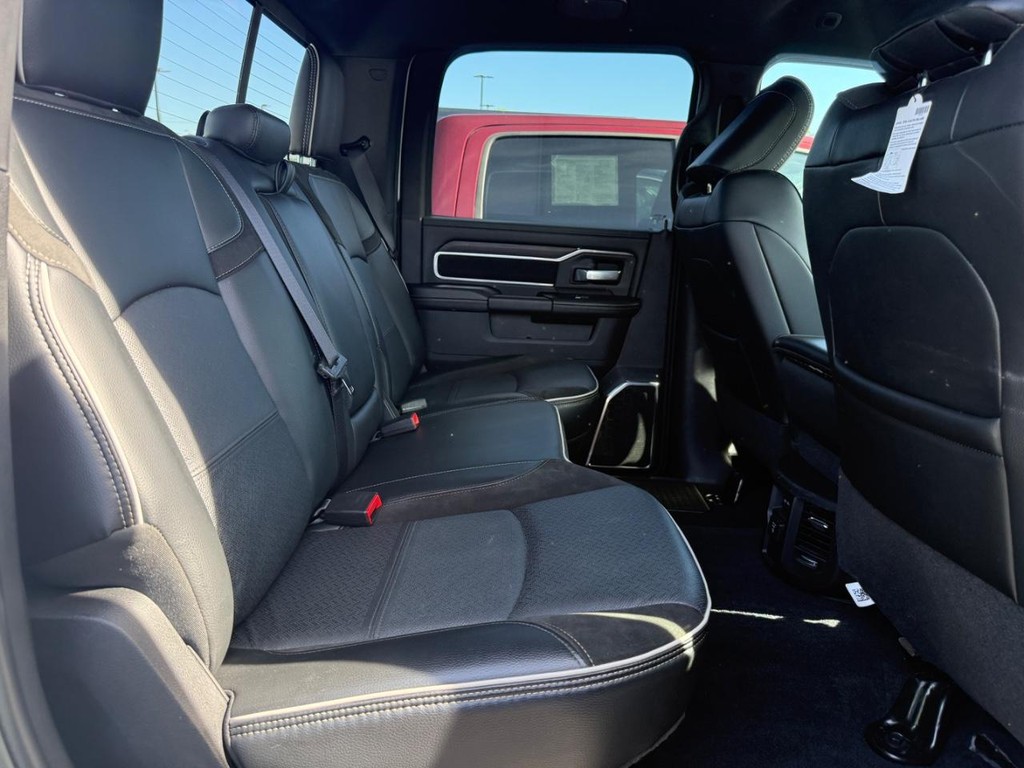 Ram 2500 Vehicle Full-screen Gallery Image 09