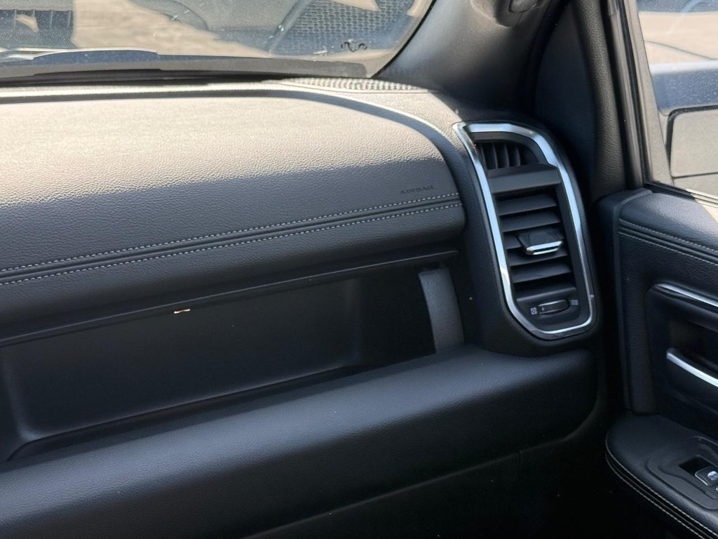 Ram 2500 Vehicle Full-screen Gallery Image 10