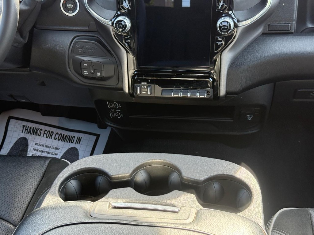 Ram 2500 Vehicle Full-screen Gallery Image 12