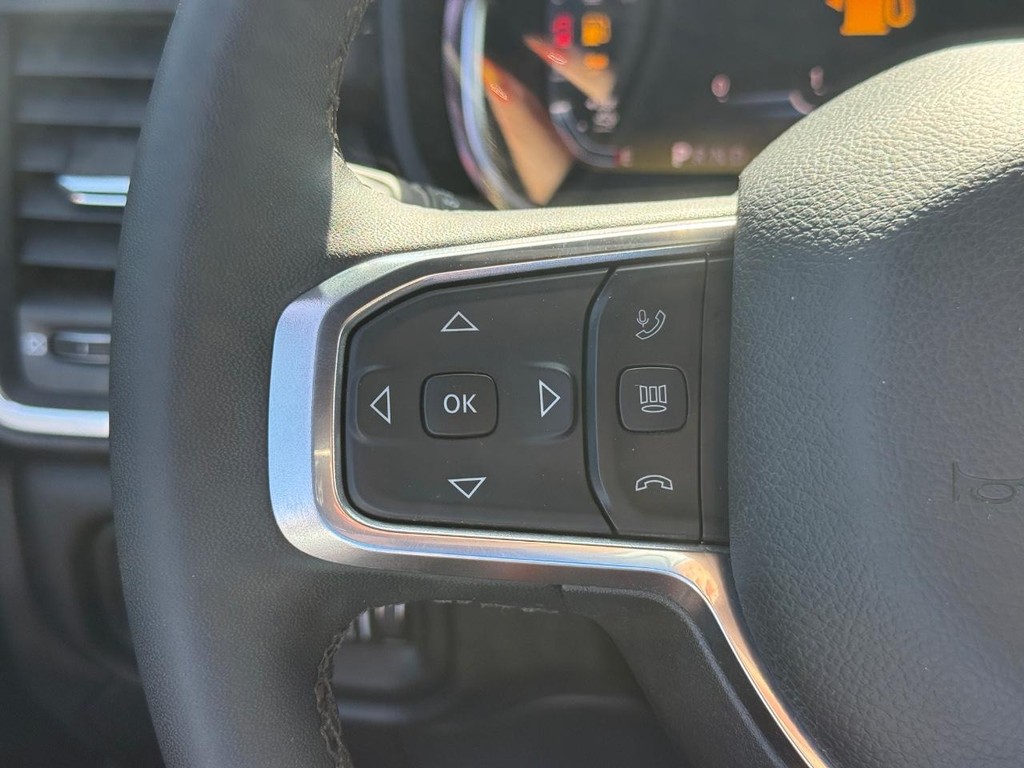 Ram 2500 Vehicle Full-screen Gallery Image 14