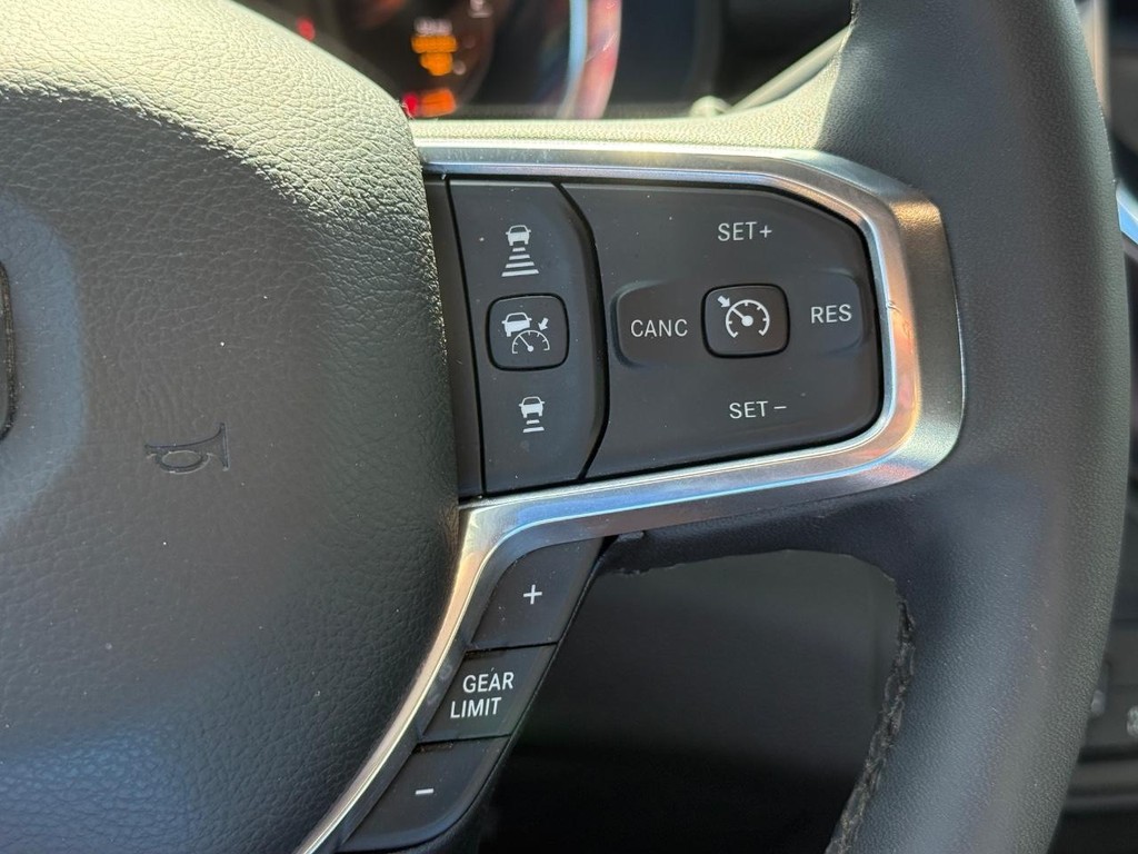 Ram 2500 Vehicle Full-screen Gallery Image 15