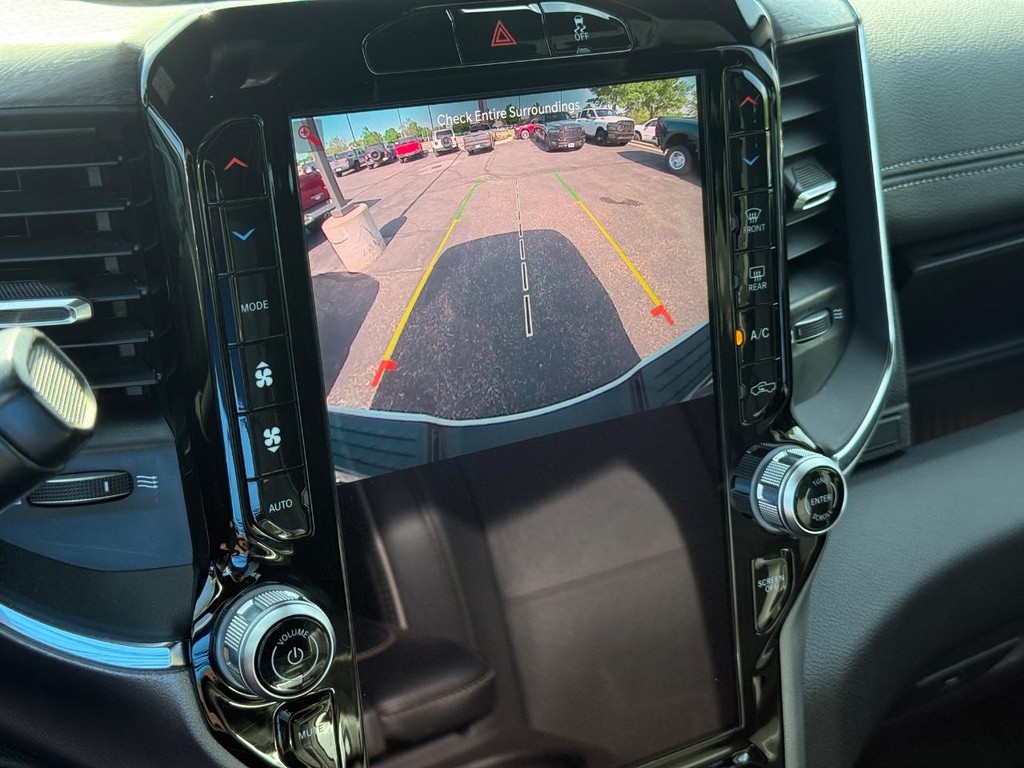 Ram 2500 Vehicle Full-screen Gallery Image 17