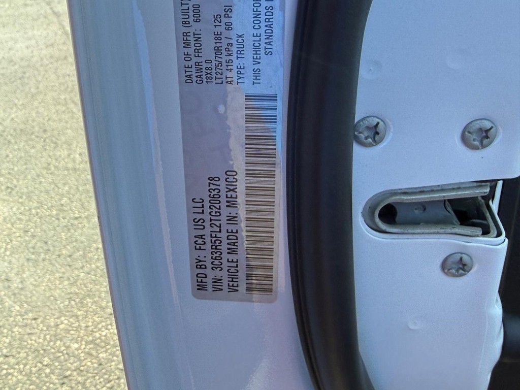 Ram 2500 Vehicle Full-screen Gallery Image 21