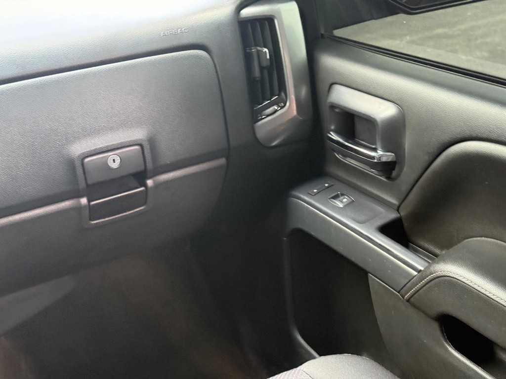 Chevrolet Silverado 1500 Vehicle Full-screen Gallery Image 12