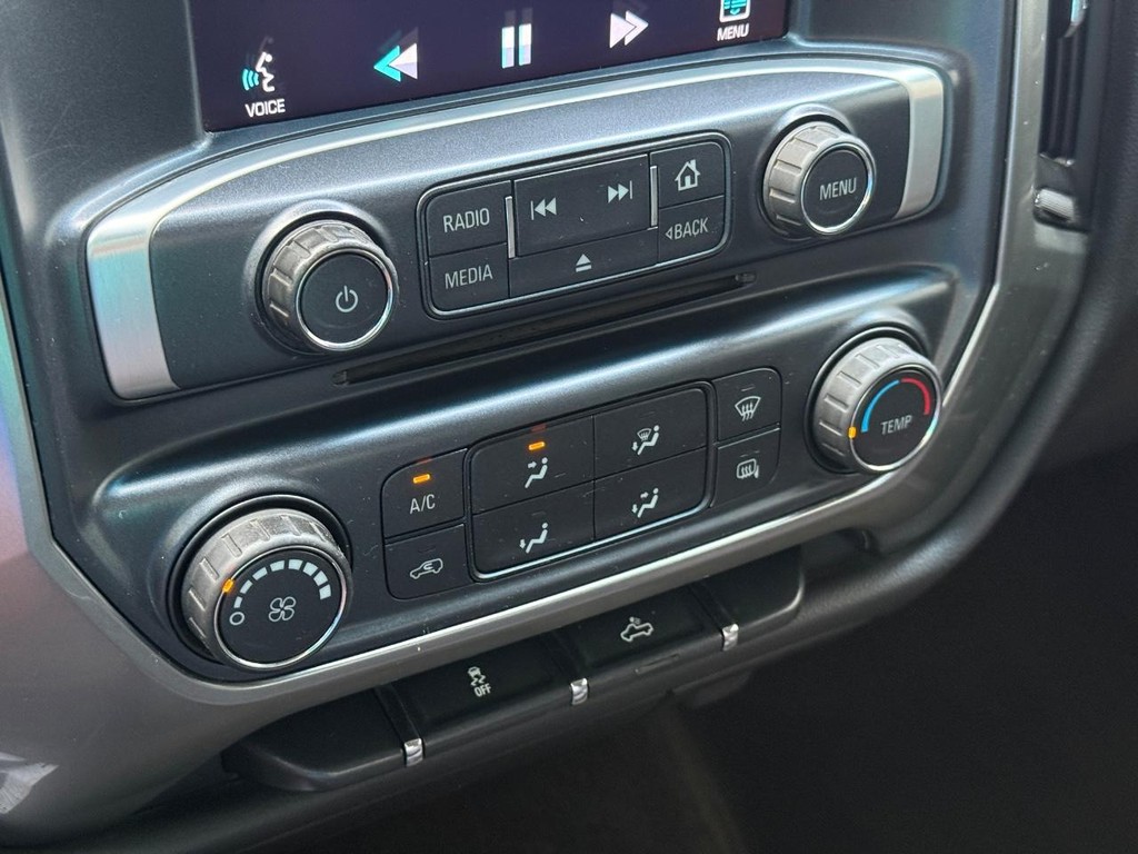 Chevrolet Silverado 1500 Vehicle Full-screen Gallery Image 18