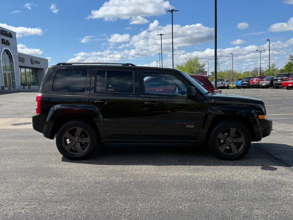 Jeep Patriot Vehicle Full-screen Gallery Image 02