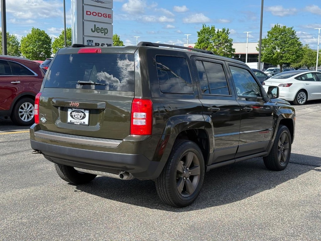 Jeep Patriot Vehicle Full-screen Gallery Image 03