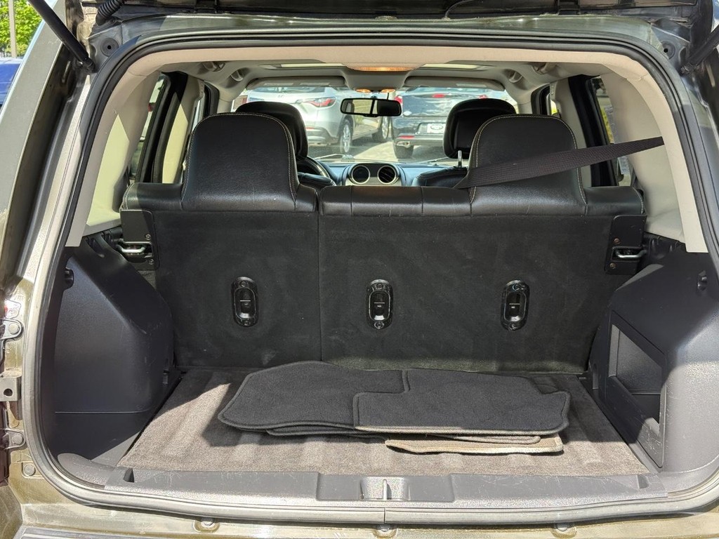 Jeep Patriot Vehicle Full-screen Gallery Image 05